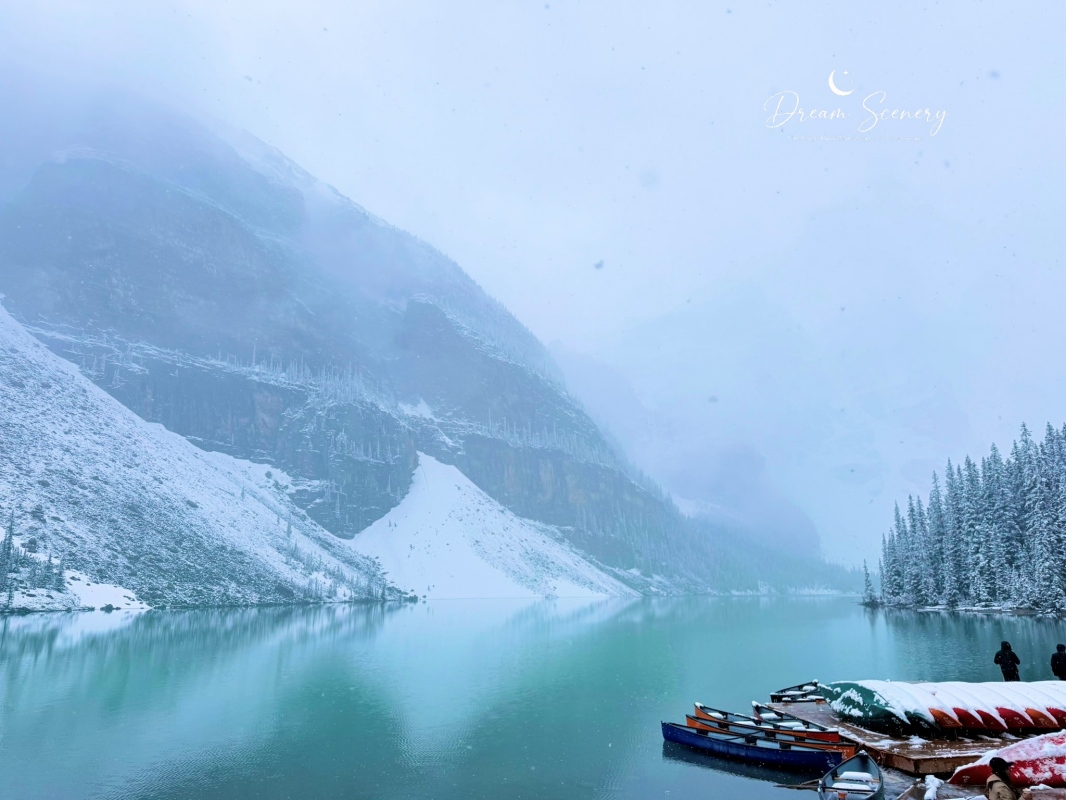 【加拿大-Banff】Moraine Lake夢蓮湖｜夏季遇上大雪與陽光的美麗湖景
