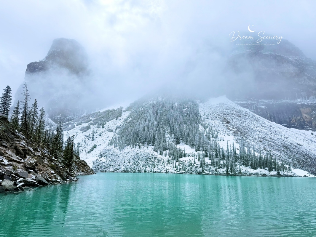 【加拿大-Banff】Moraine Lake夢蓮湖｜夏季遇上大雪與陽光的美麗湖景