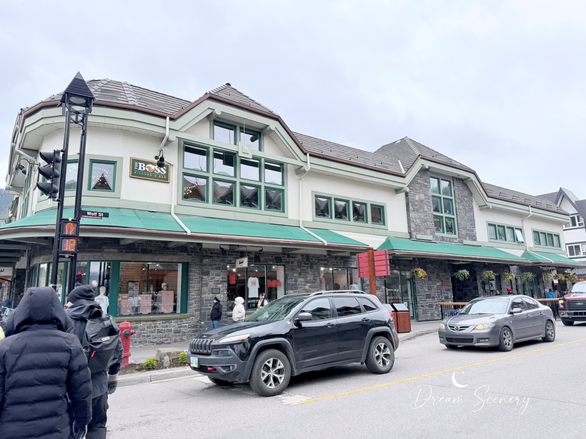 【加拿大-Banff】漫步班夫小鎮，欣賞洛磯山脈風光與特色街景｜BeavTails、COWS Ice Cream