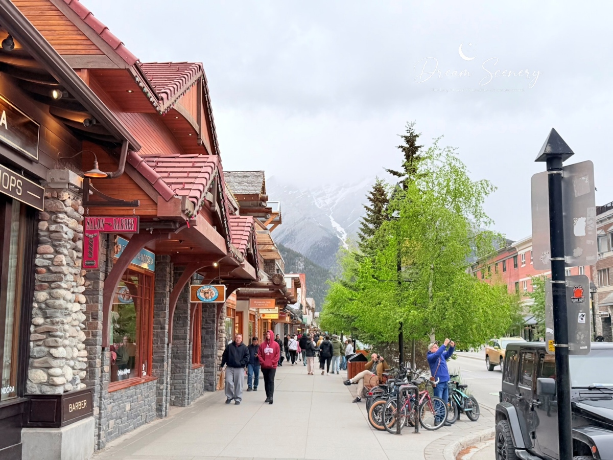 【加拿大-Banff】漫步班夫小鎮，欣賞洛磯山脈風光與特色街景｜BeavTails、COWS Ice Cream
