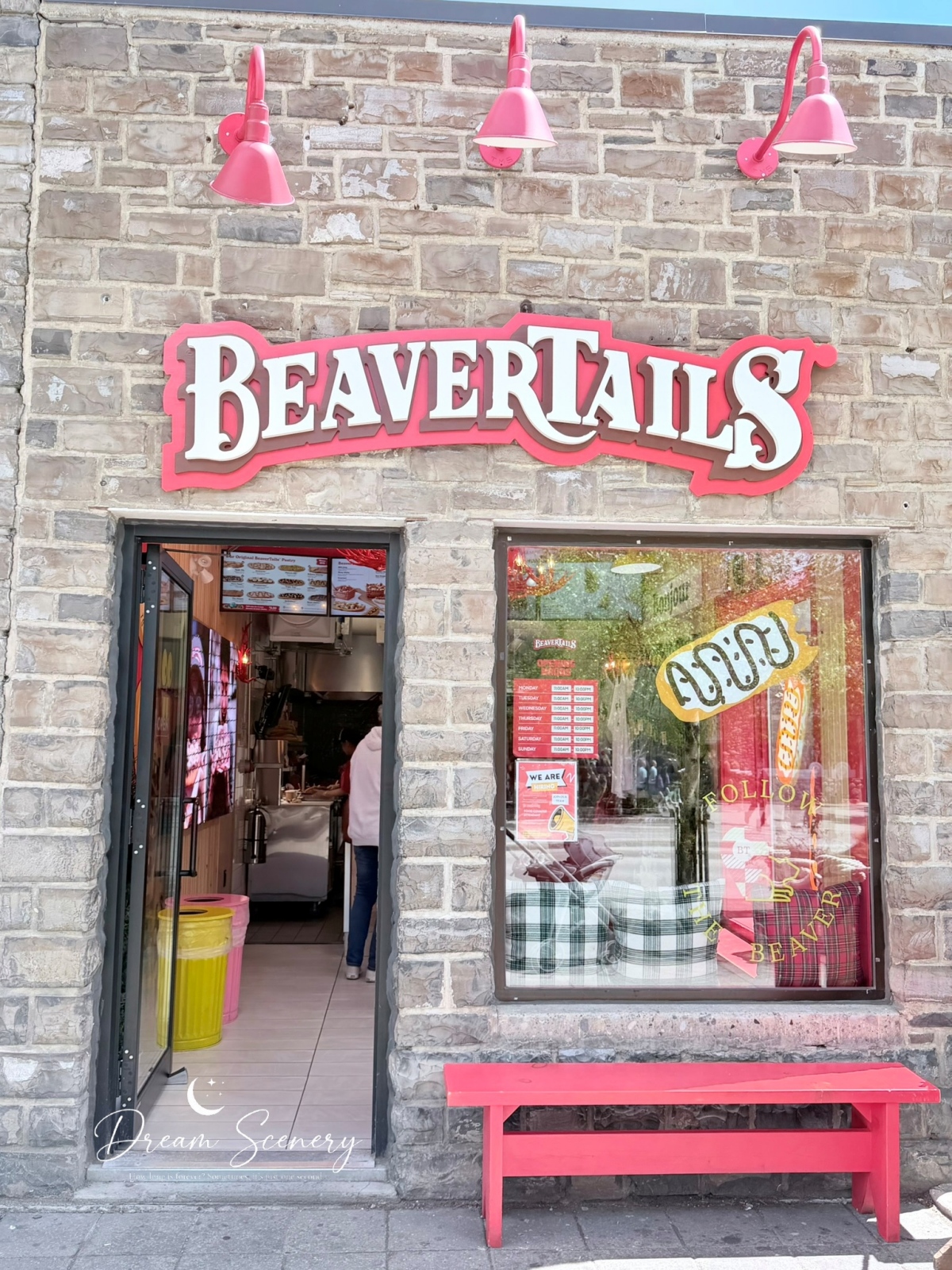 【加拿大-Banff】漫步班夫小鎮，欣賞洛磯山脈風光與特色街景｜BeavTails、COWS Ice Cream